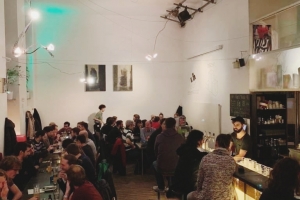Podium_Am_Abend